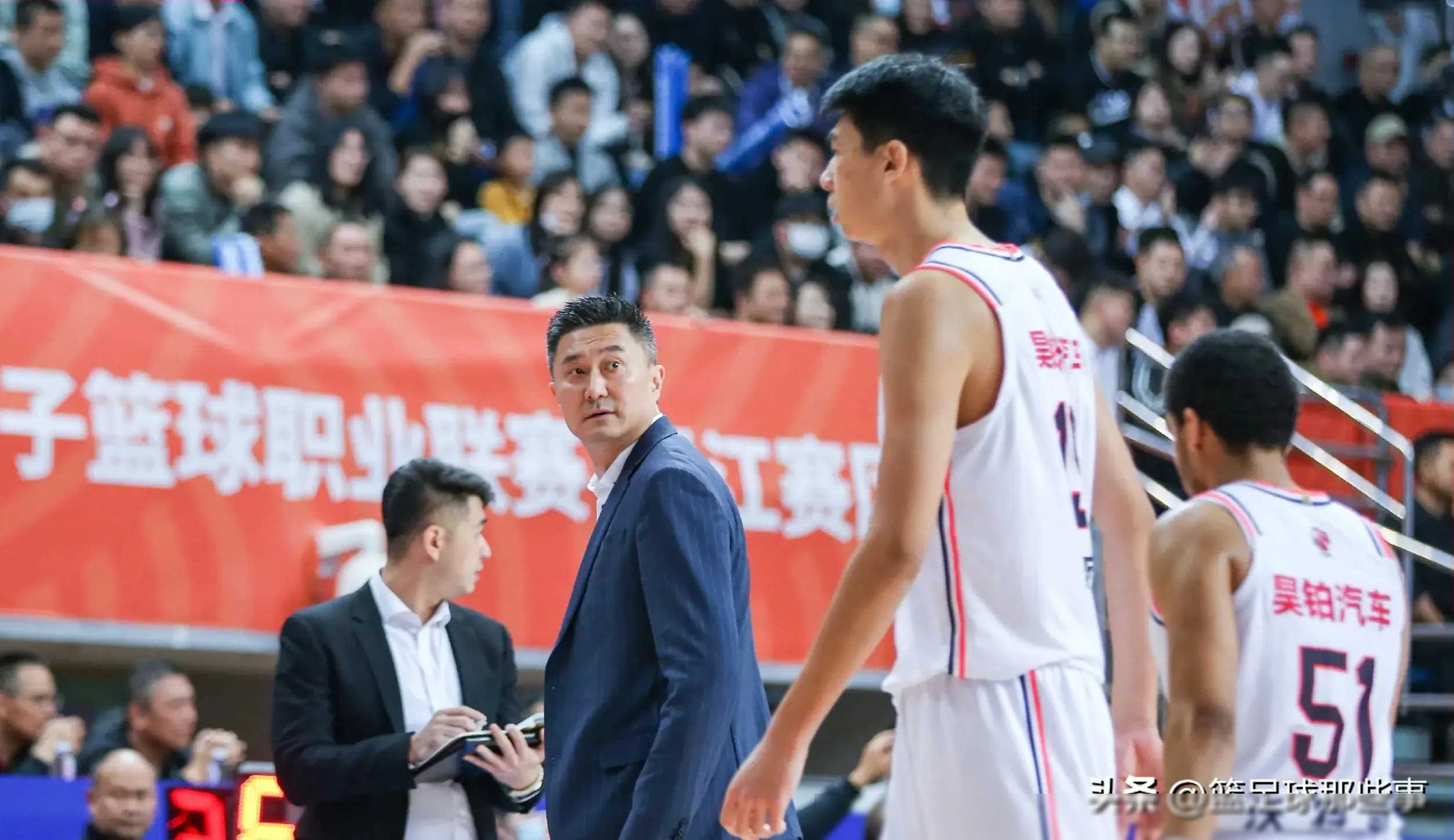 球队全员集训备战，为荣誉而战