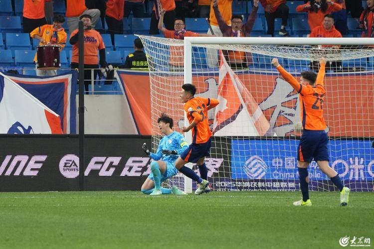 大连实德主场战平青岛黄海，积分榜平稳