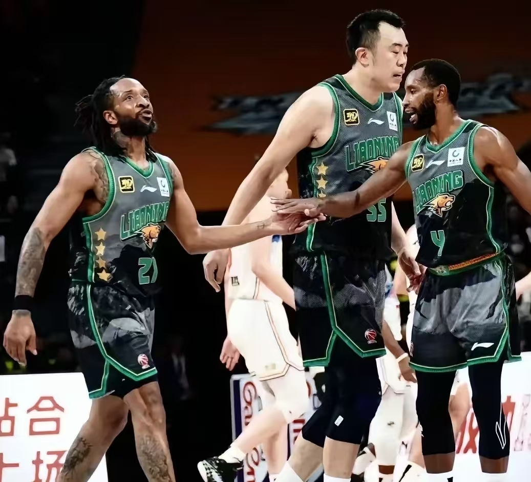 vsports体育-阵容调整后球队赢球效果显著，令人瞩目