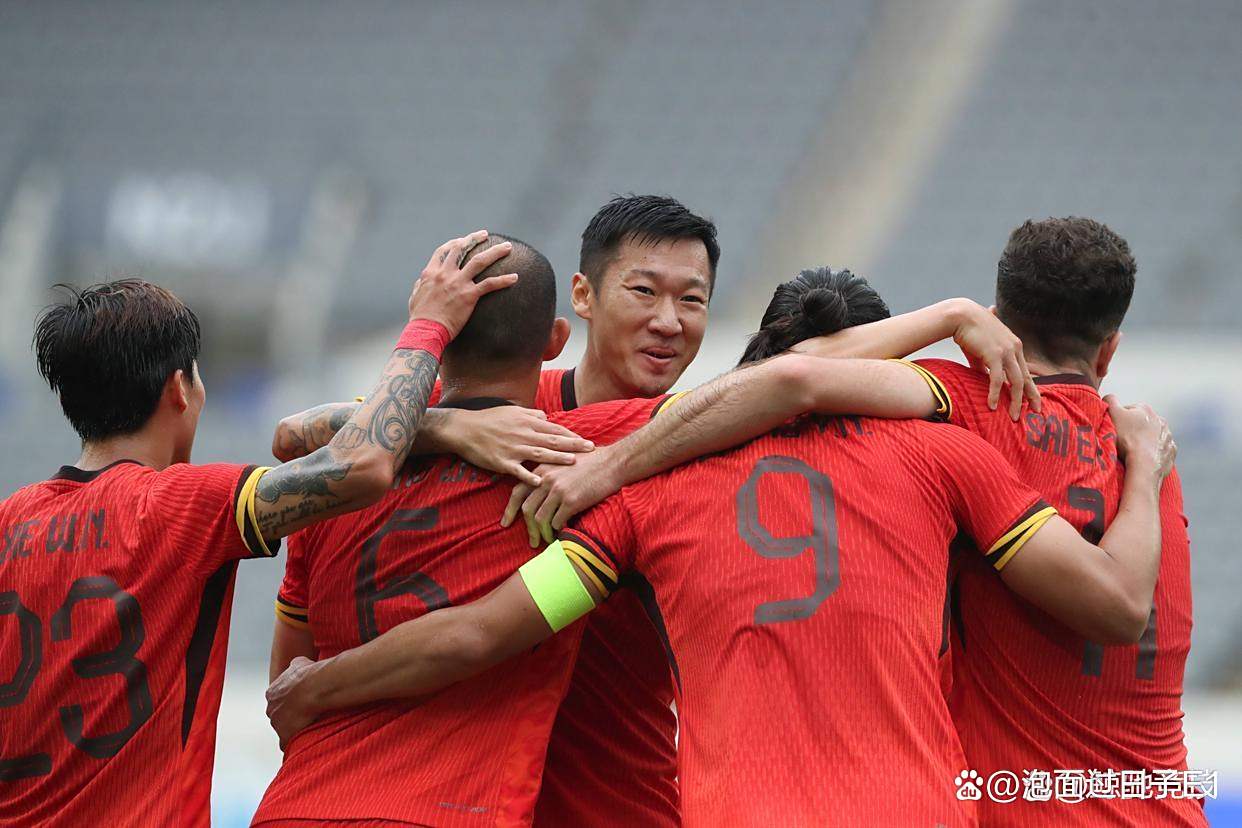 广州恒大战平青岛黄海，保持不败纪录