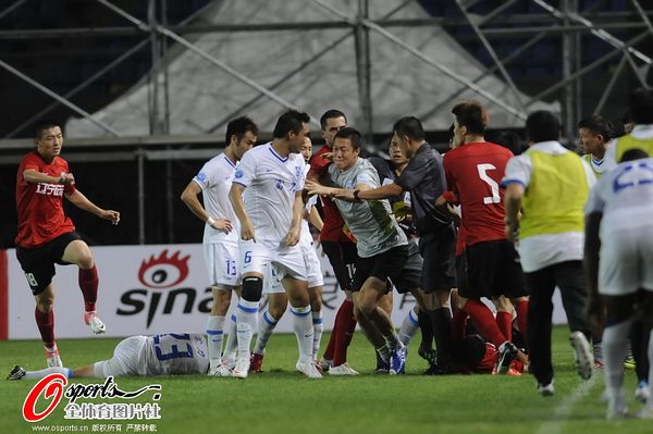 较量激烈，胜负未定场面混乱