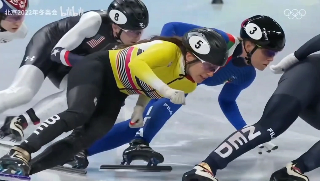 北京冬奥会上众望所归中国女篮夺冠