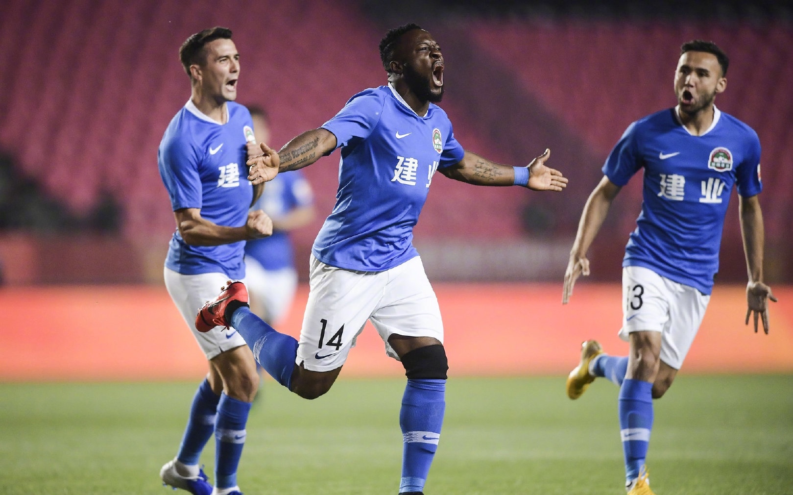 天津泰达迎战河南建业,争夺积分榜位置 天津泰达迎战河南建业,争夺积分榜位置