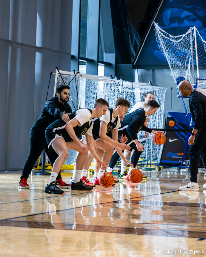 欧洲街头篮球盛行，青少年热情投入比赛